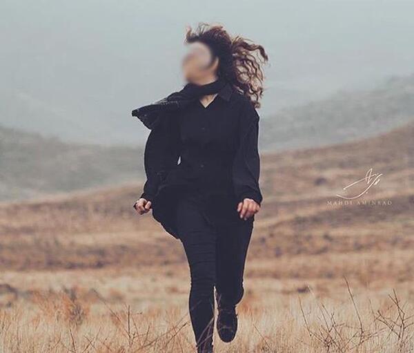 عکس ایده ژست عکاسی ایستاده