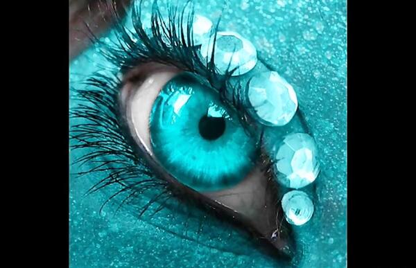 عکس چشم فیروزه ای