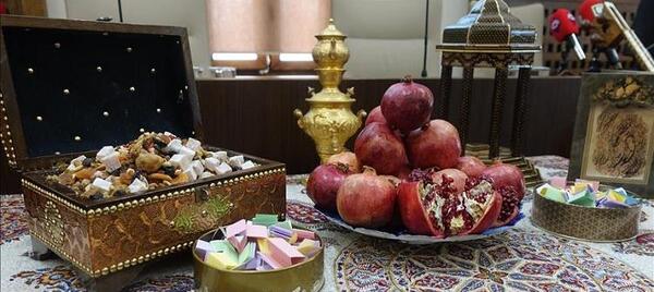 عکس ایده شب یلدا روی کرسی