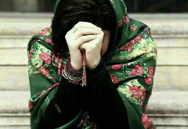 عکس دختر با حجاب غمگین