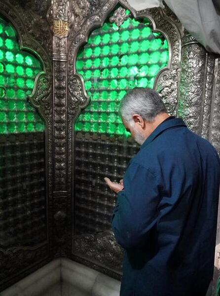 عکس سردار سلیمانی در ضریح امام رضا