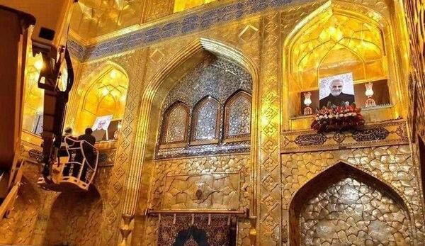 عکس سردار سلیمانی در ضریح امام رضا