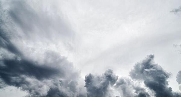 عکس آسمان ابری سیاه