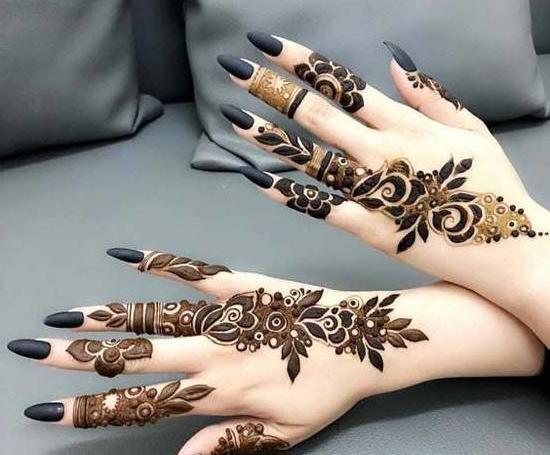 عکس ساده حنا روی دست
