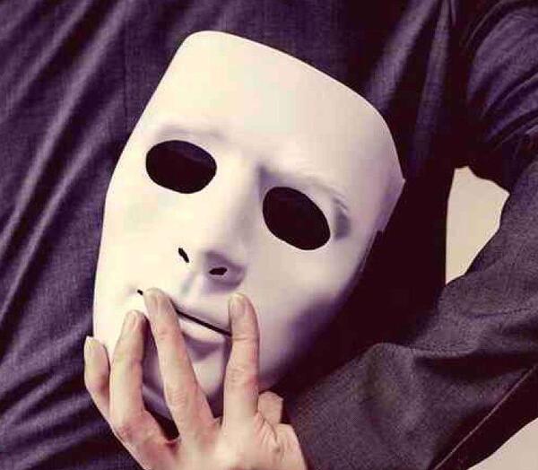 عکس مفهومی نقاب