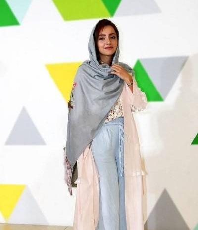 عکس نازنین بیاتی با مانتو جلو باز