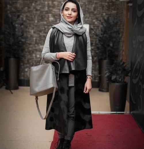 عکس نازنین بیاتی با مانتو جلو باز