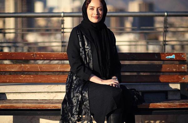عکس نازنین بیاتی با مانتو جلو باز