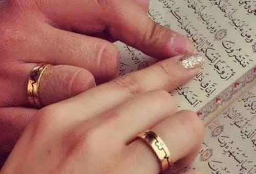 عکس حلقه نامزدی در خانه