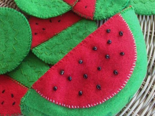 عکس ایده کاردستی برای شب یلدا با نمد