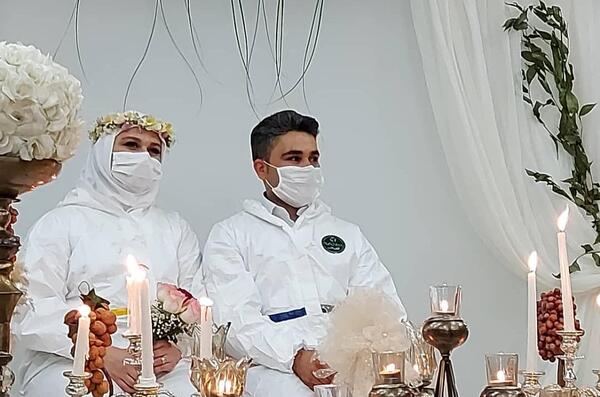 عکس عروس و داماد پای سفره عقد