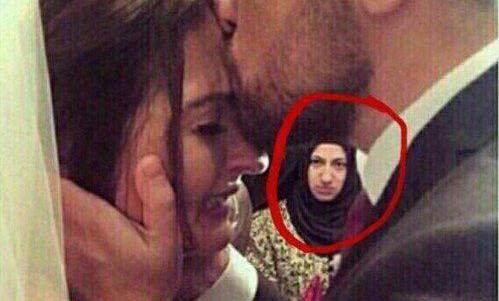 ژست عکس خنده دار عاشقانه