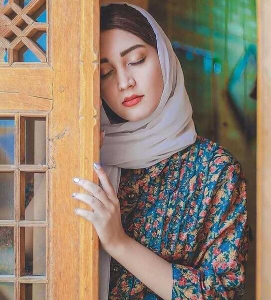 عکس ژست خوشگل دخترانه