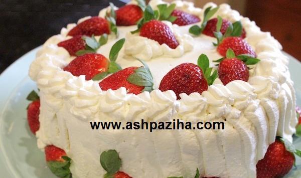 عکس کیک تولد توت فرنگی