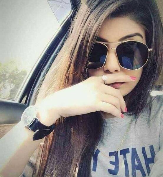 ژست عکس دخترانه لاکچری سلفی