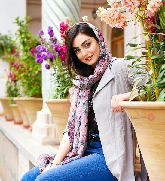 ژست عکس دخترانه لاکچری سلفی