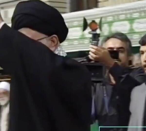 عکس حامد زمانی در کنار رهبر