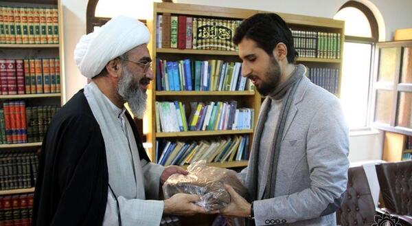 عکس حامد زمانی در کنار رهبر