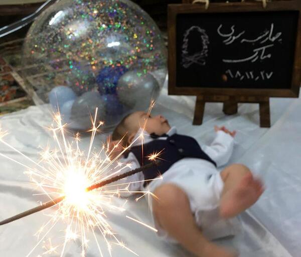 ژست عکس دخترانه با فشفشه