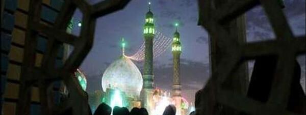 عکس مسجد جمکران با گل نرگس