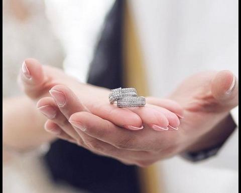 عکس حلقه ازدواج از دور