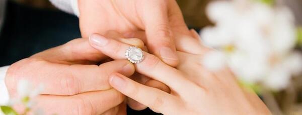عکس حلقه ازدواج از دور