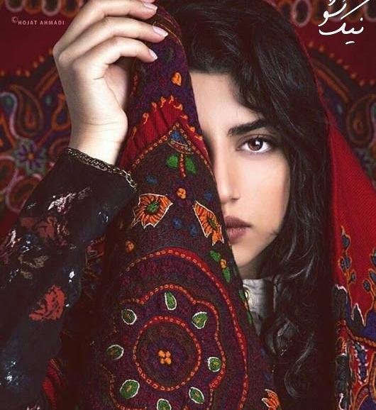 ژست عکس دخترانه با شال