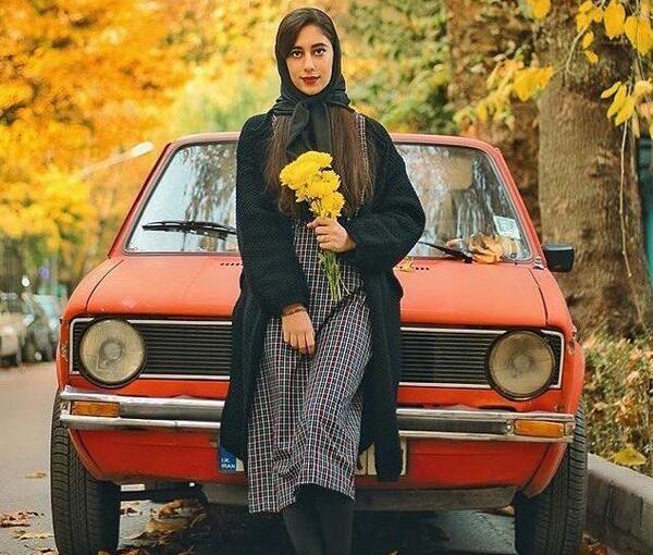 ژست عکس دخترانه با شال