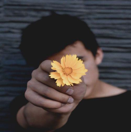 عکس پروفایل پسرانه زرد