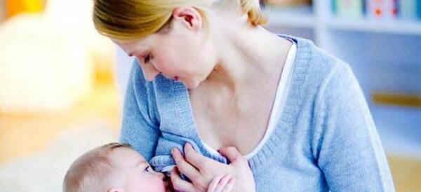 عکس شیر دادن مادر به نوزاد