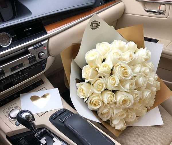 عکس دسته گل تو ماشین