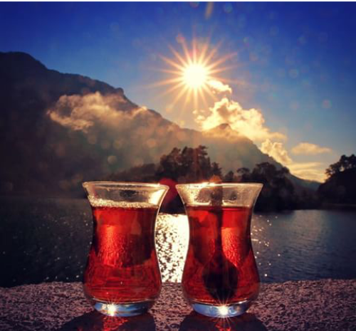 عکس دو فنجان چای در طبیعت