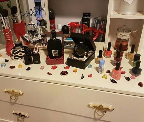 عکس ایده برای میز آرایش عروس