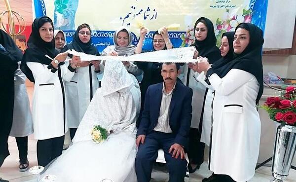 عکس عروس و داماد با حجاب قرآن بدست