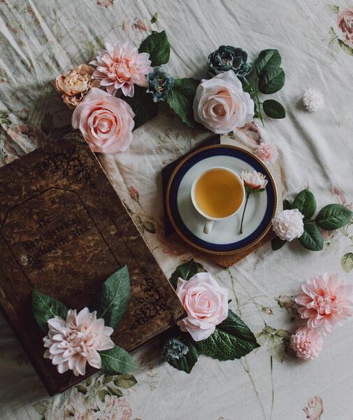 عکس کتاب و گل و چای