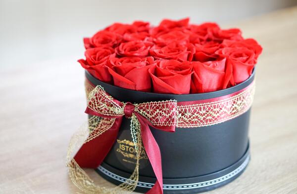 عکس گل رز جعبه ای