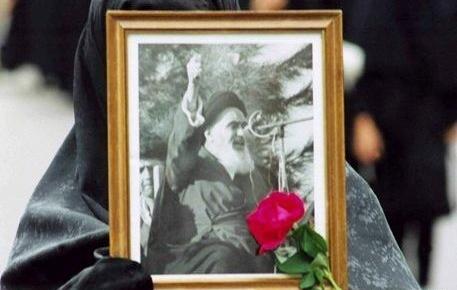 عکس گریه مادر شهید