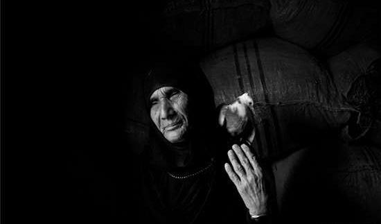 عکس گریه مادر شهید