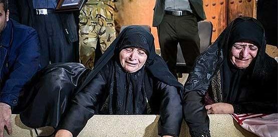 عکس گریه مادر شهید