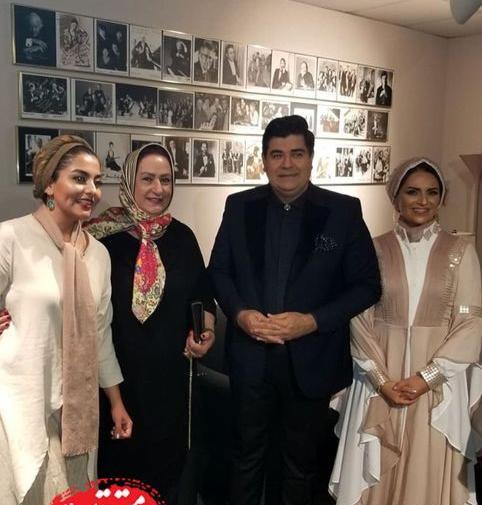 عکس آزاده در خارج از کشور