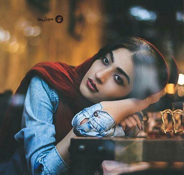 ژست عکس دخترانه تکی با حجاب