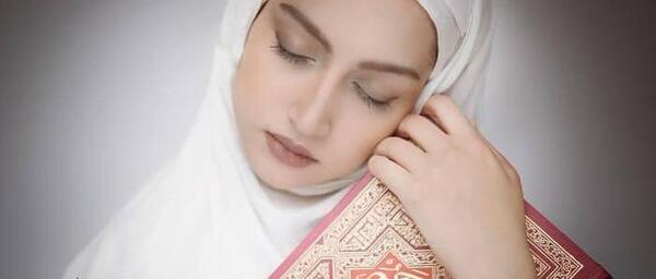 ژست عکس دخترانه تکی با حجاب