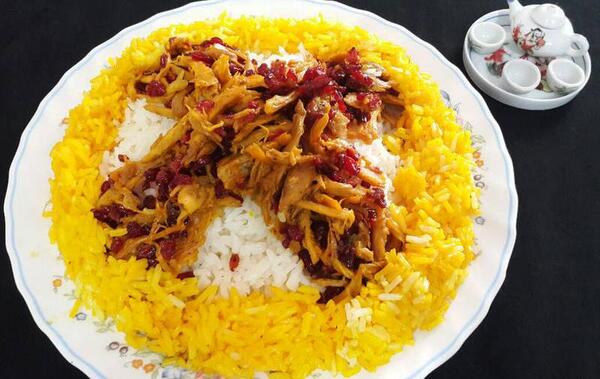 عکس زرشک پلو با مرغ ریش ریش