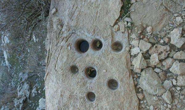 عکس خورشید روی سنگ نشانه چیست