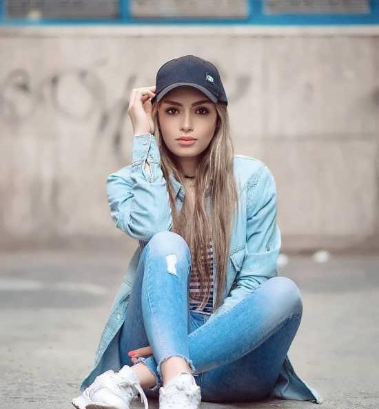 عکس ژست دخترانه اسپرت