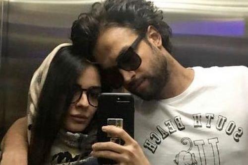 عکس بنیامین بهادری سرخاک همسرش