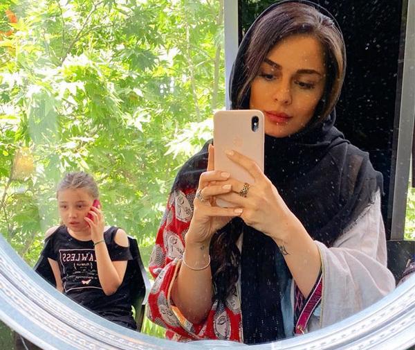 عکس بنیامین بهادری سرخاک همسرش