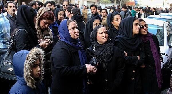 عکس بنیامین بهادری سرخاک همسرش