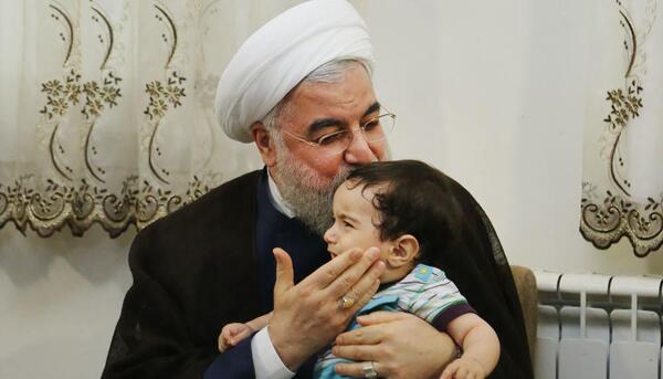 عکس گریه حسن روحانی