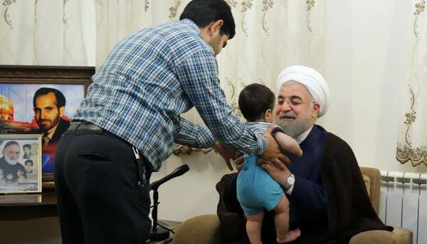 عکس گریه حسن روحانی